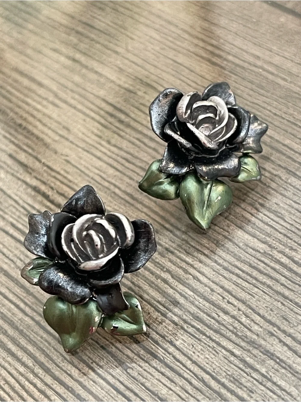 Vintage Style Dark Black - Grey Rose Stud Earrings
